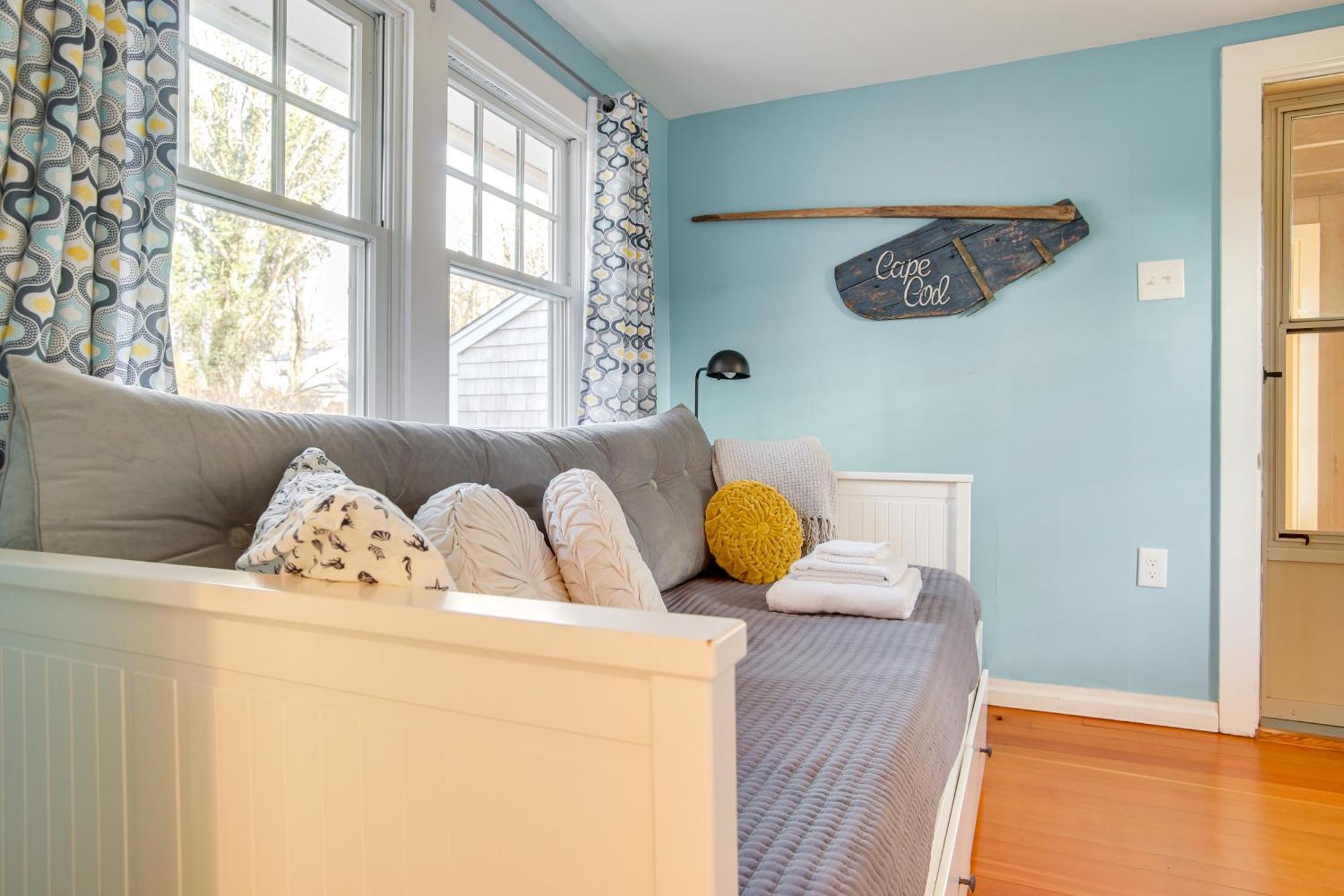 Cozy Cape Cod Cottage - Walk To Monument Beach! Bourne Dış mekan fotoğraf